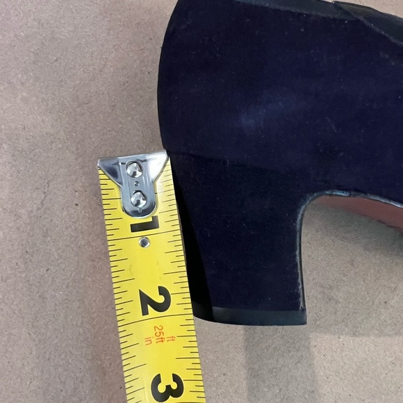 Yanko Navy Blue Suede Gold Buckle Made In Spain Block Heels Women’s 7.5 M - Picture 9 of 11